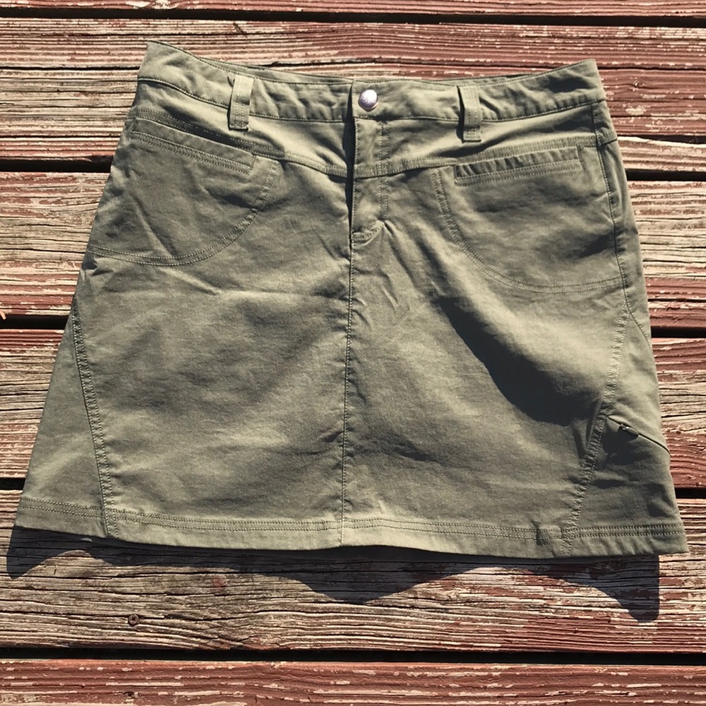Athleta Hiking Skort Olive Hunter Green